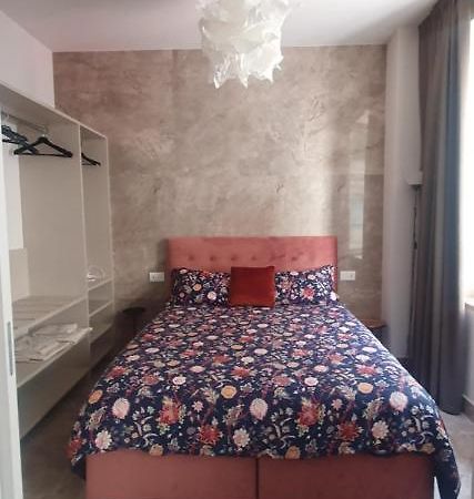 Pink Maison Milano Centro Piazza Diaz Duomo Екстер'єр фото